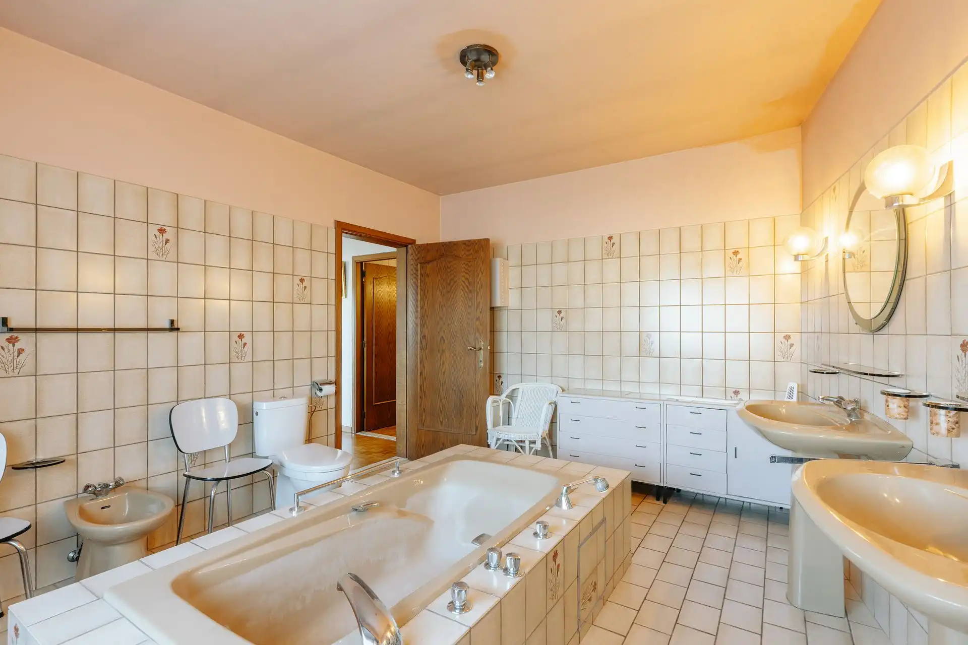 Ruime woning met grote tuin in centrum Vremde. foto 9