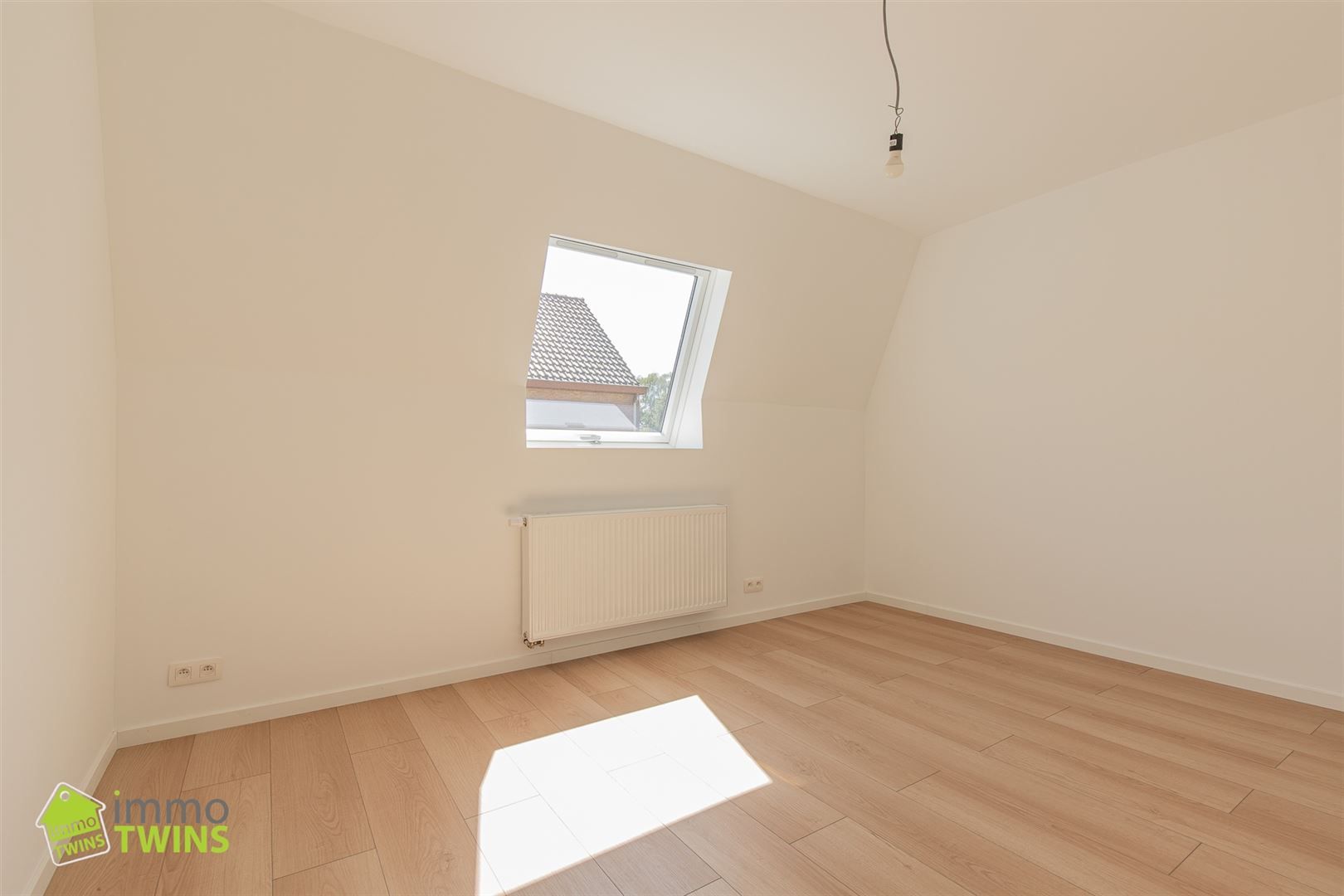 Gezellige instapklaar gerenoveerde starterswoning met parking en tuin te Hamme foto 17