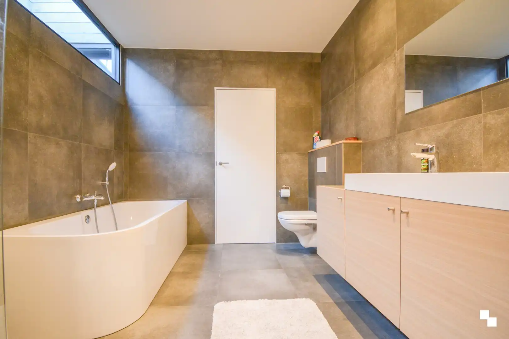 Ruim en modern gelijkvloers appartement met binnentuin te Staden foto 12