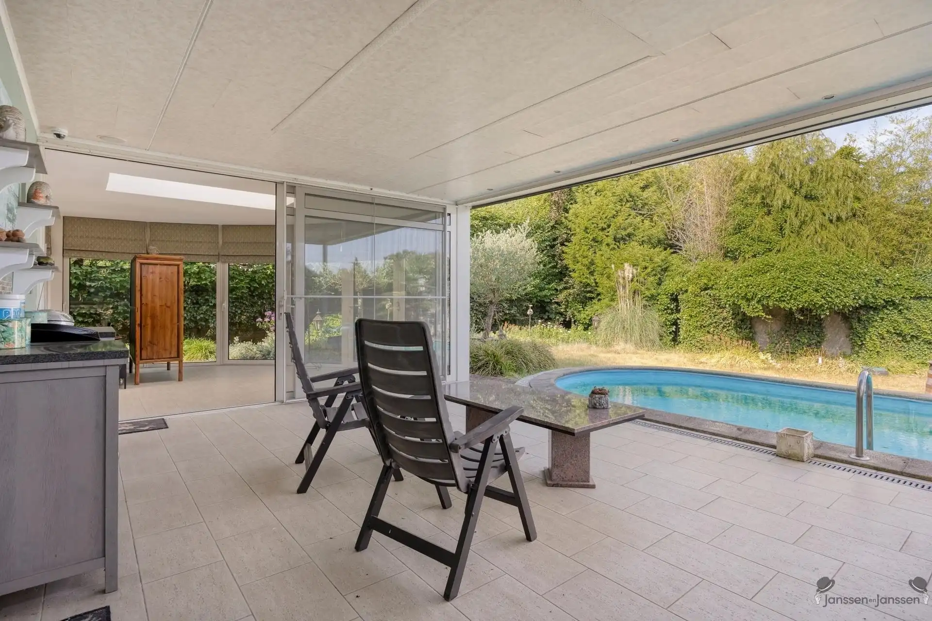 Sfeervolle villa met 5 slaapkamers, zwembad, veranda en uniek verhuurpotentieel  foto 33