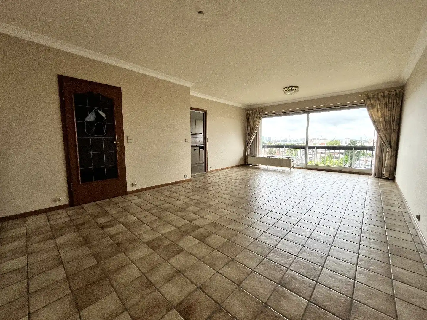 Comfortabel 2-slpk appartement met terras en autostaanplaats foto 2