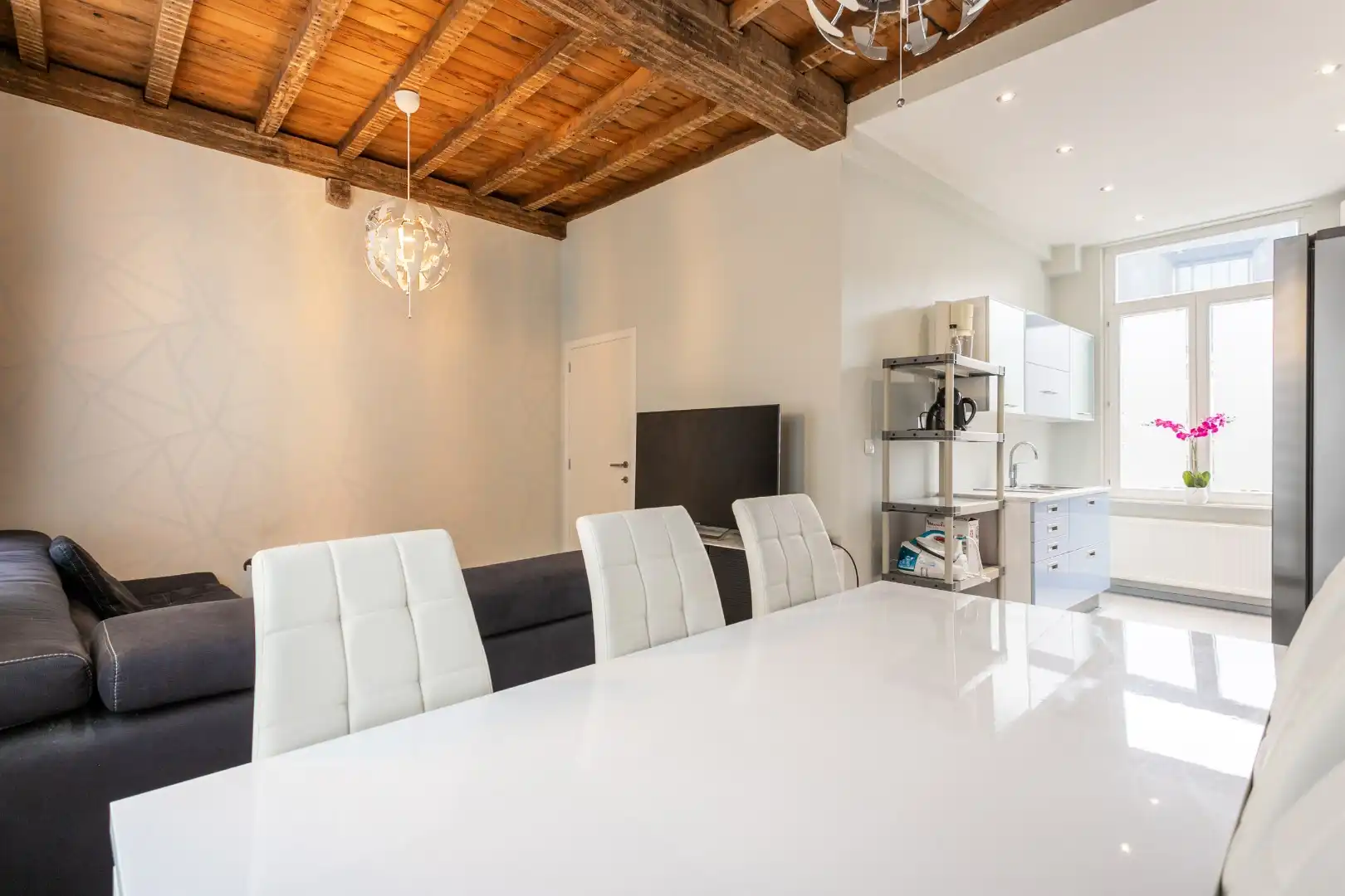 Stadswoning met mogelijke praktijkruimte te centrum Halle foto 8