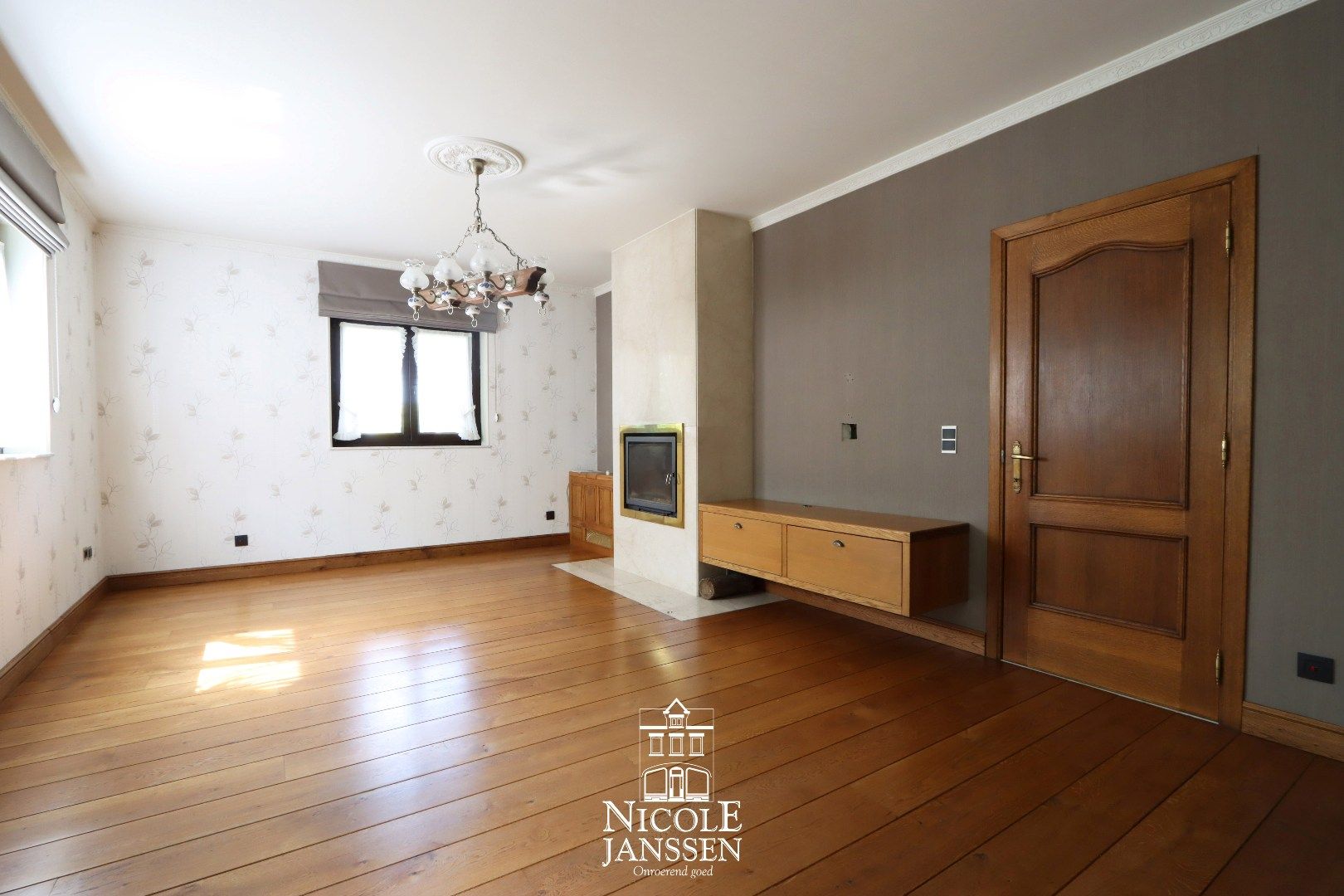 Ruime woning met grote kelder  foto 7