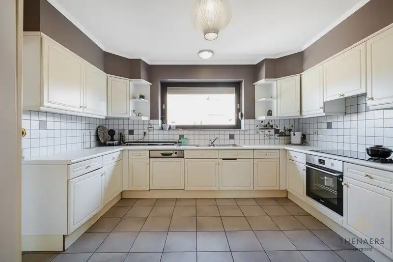 Ruime woning met tal van mogelijkheden op een strategische locatie in Sint-Truiden. foto 7