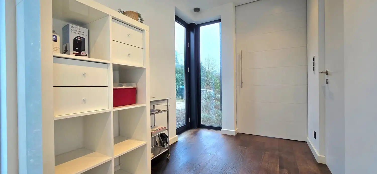 Ruime moderne woning op een perceel van 10a 12ca in een rustige, bosrijke omgeving te koop foto 3