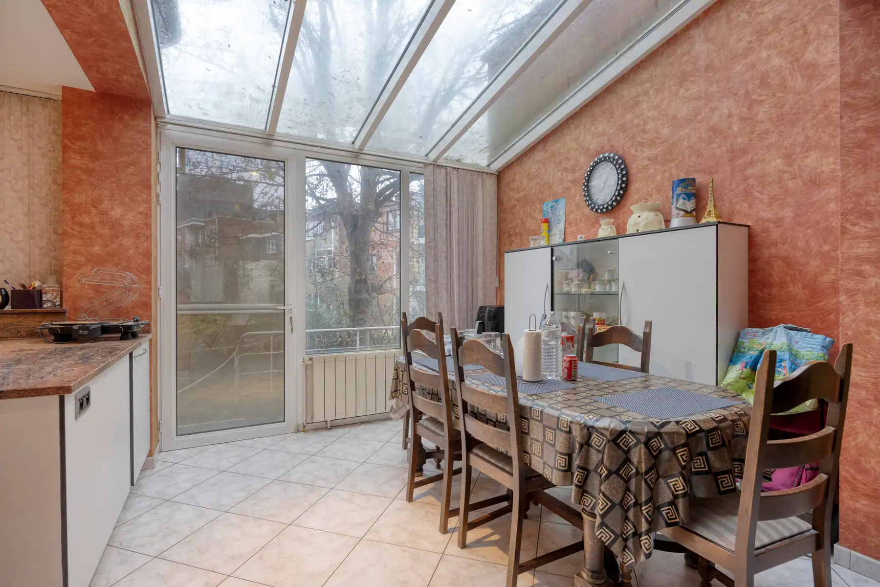 Gezinswoning met vier slaapkamers, tuin en ruime garage foto 9