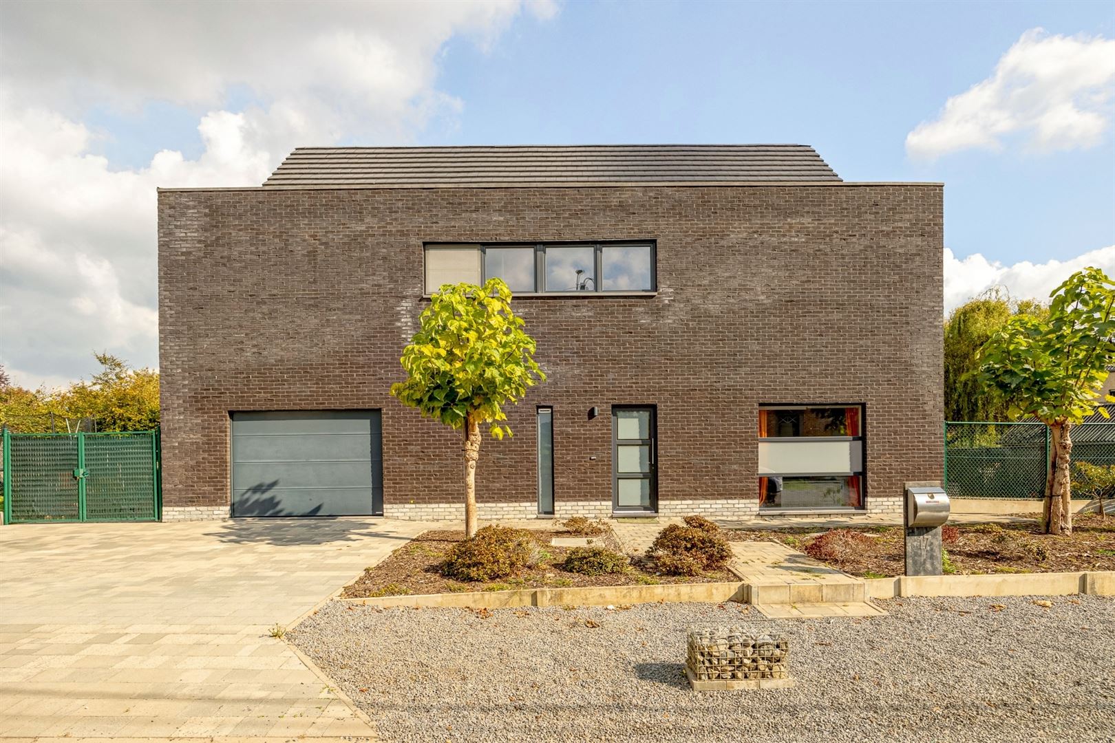 Zeer ruime woning met vier slaapkamers te Rillaar! foto {{pictureIndex}}