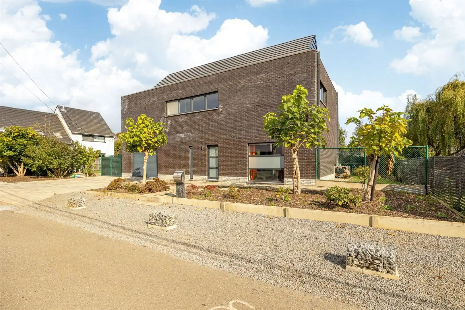 Zeer ruime woning met vier slaapkamers te Rillaar! foto {{pictureIndex}}