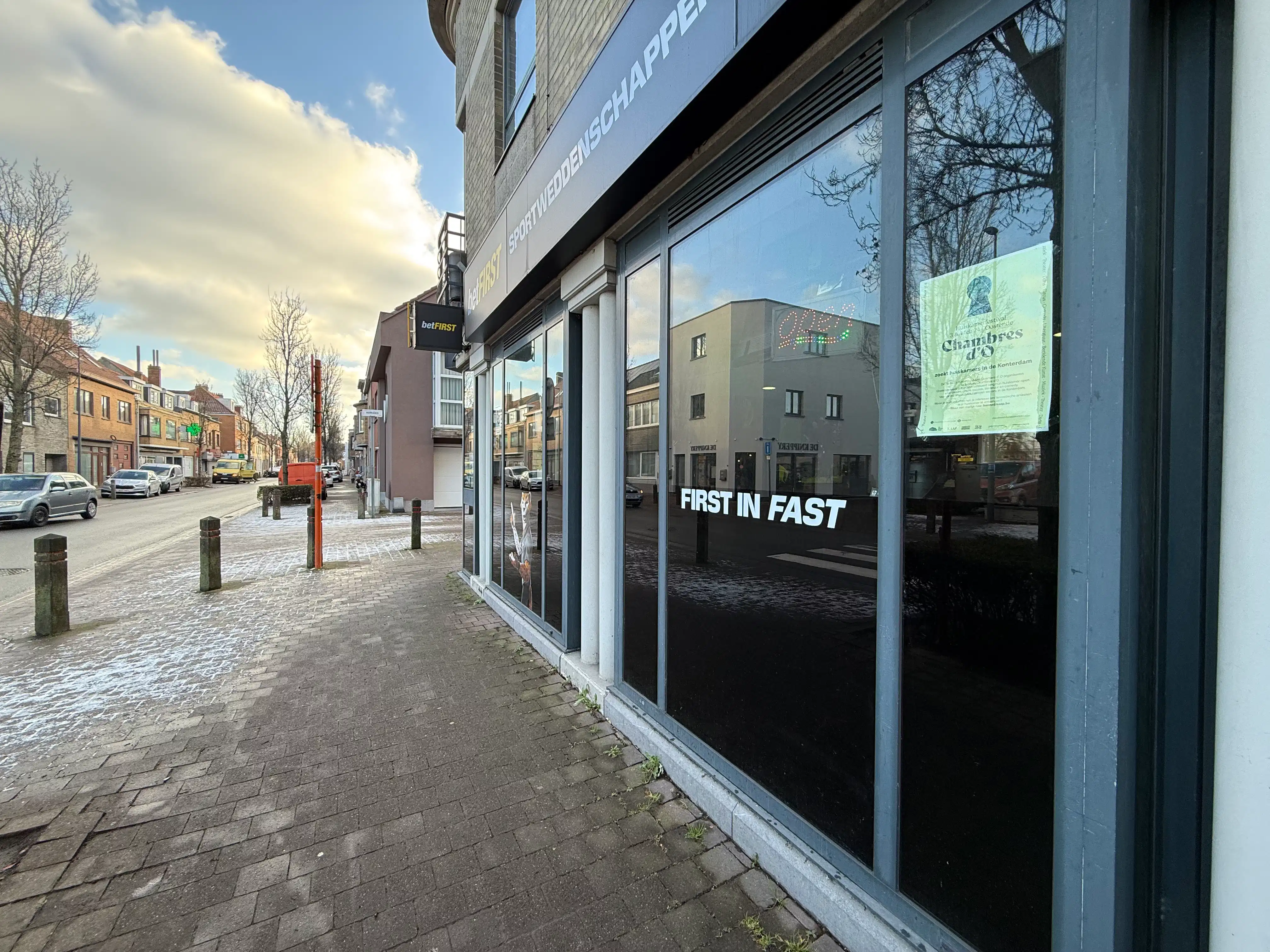 Hoek handelsgelijkvloers 95 m² + kelder foto 2