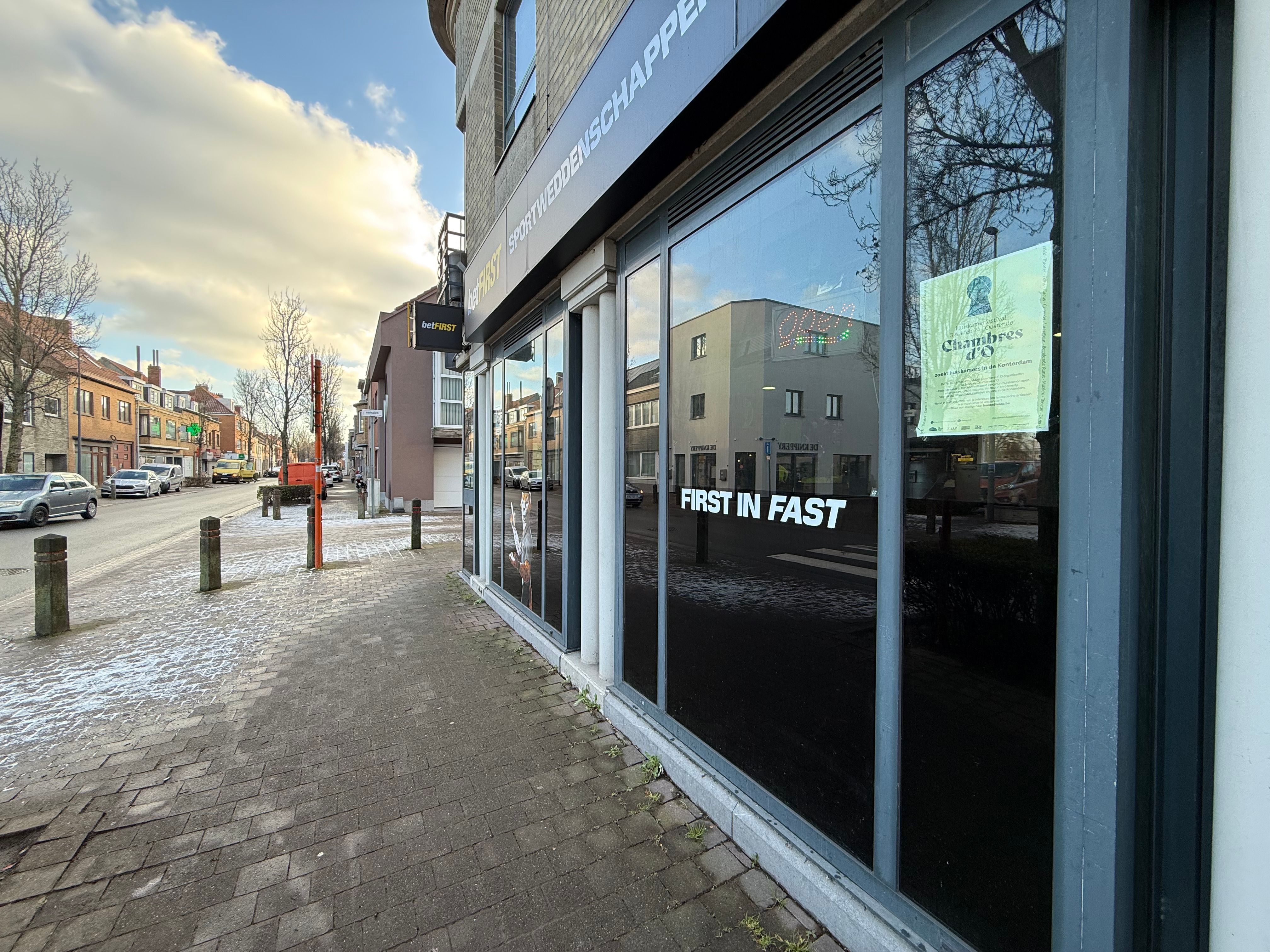 Hoek handelsgelijkvloers 95 m² + kelder foto 2