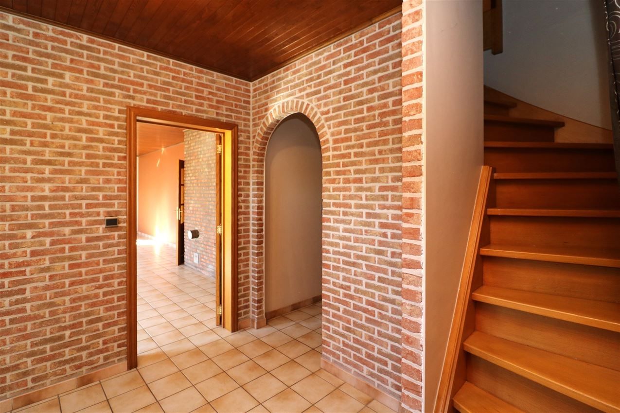 Label c, mooi gelegen landhuis, zonnige leefruimte foto 8