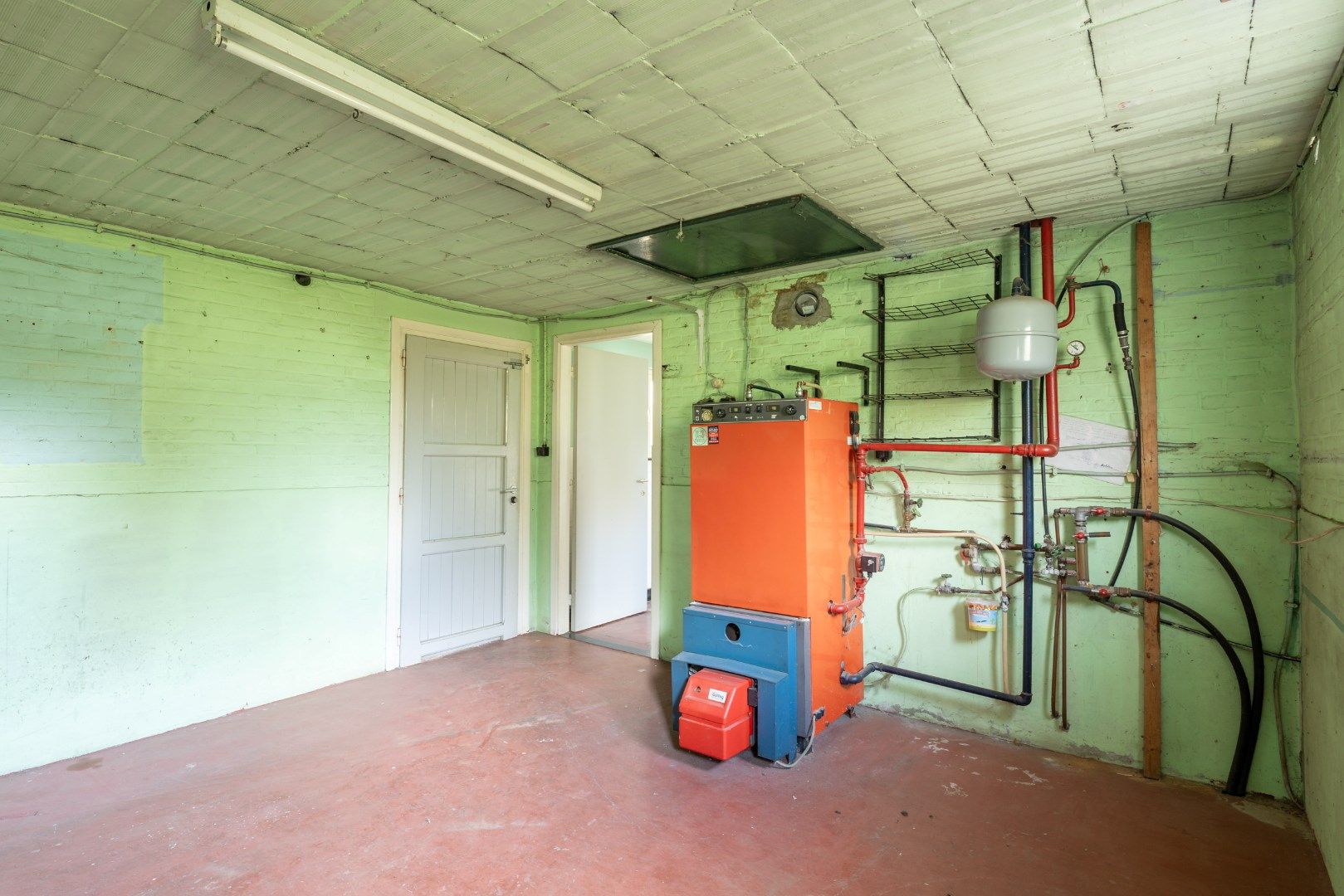 Deze ruime, te renoveren woning wordt verkocht. foto 19