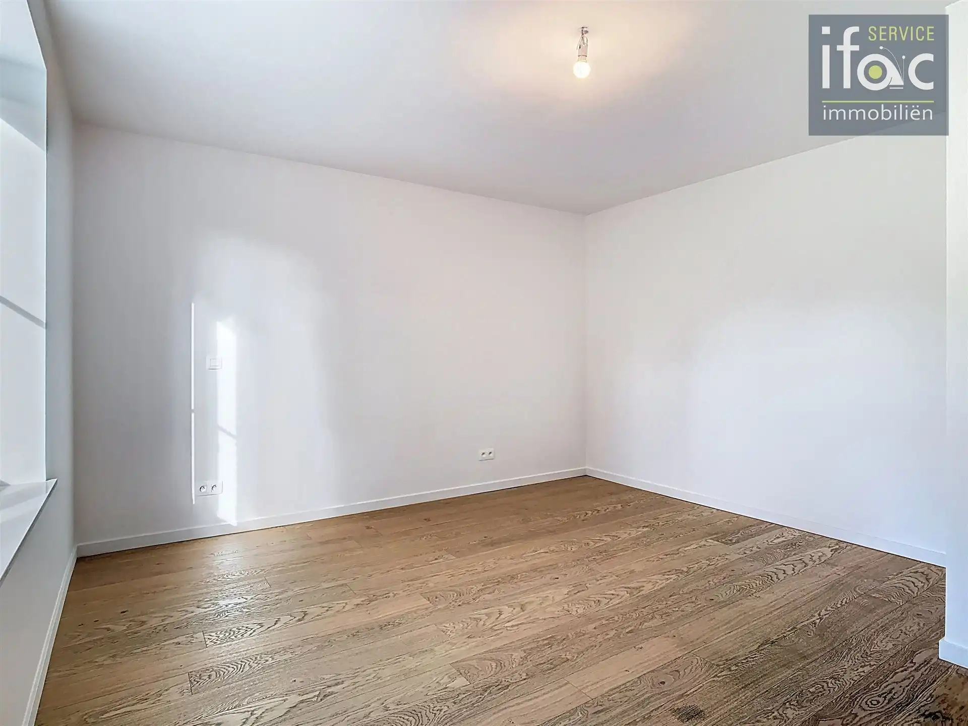 Nieuwbouwwoning met 4 slaapkamers, 2 badkamers en tuin. foto 17