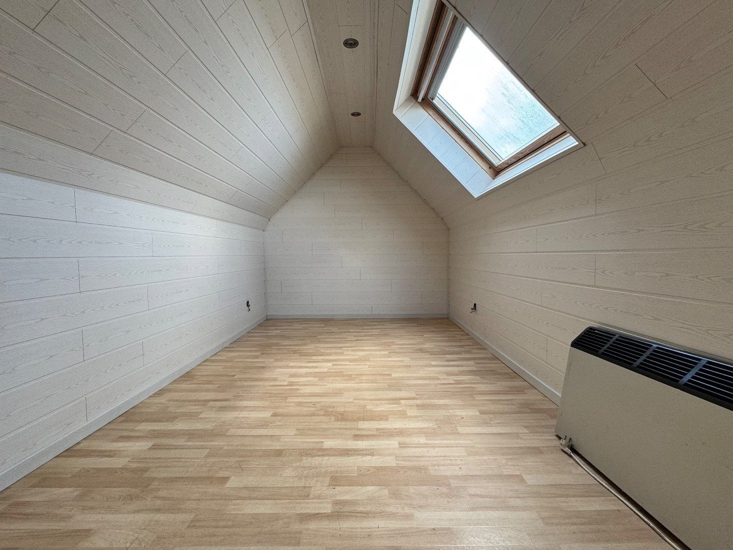 Instapklaar appartement met 2 slaapkamers te Aartrijke foto 16