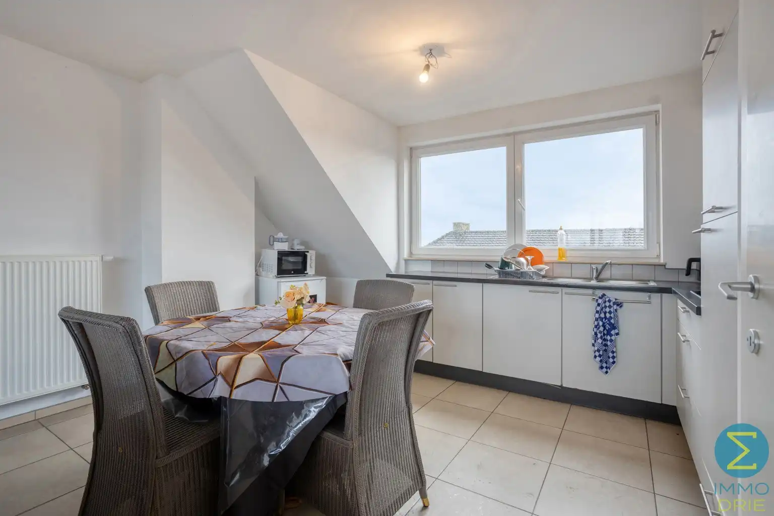 Dakappartement met 1 slpk, groot terras en autostaanplaats foto 3