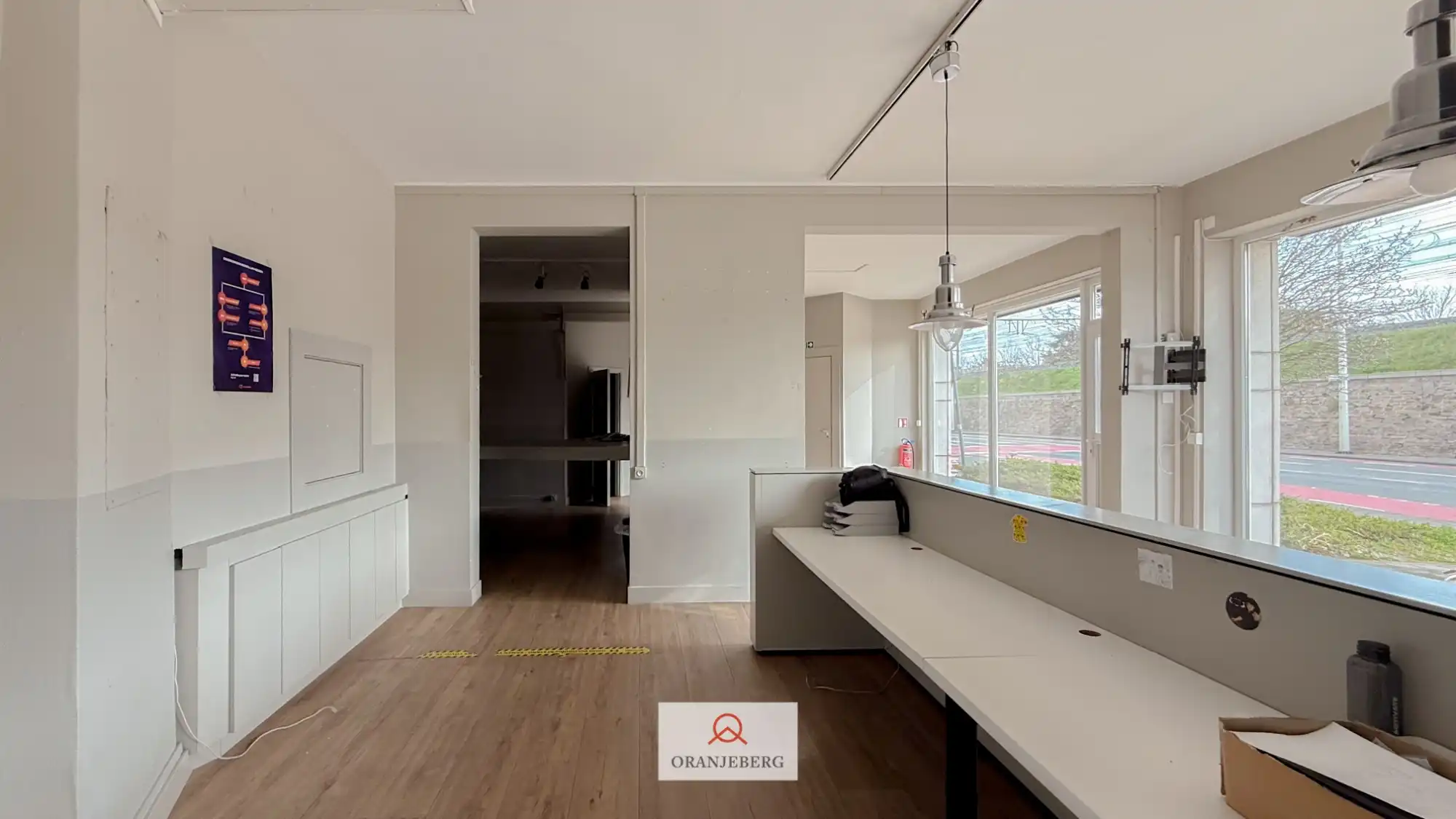 Hoek handelspand op commerciële ligging met veel visibiliteit foto 17