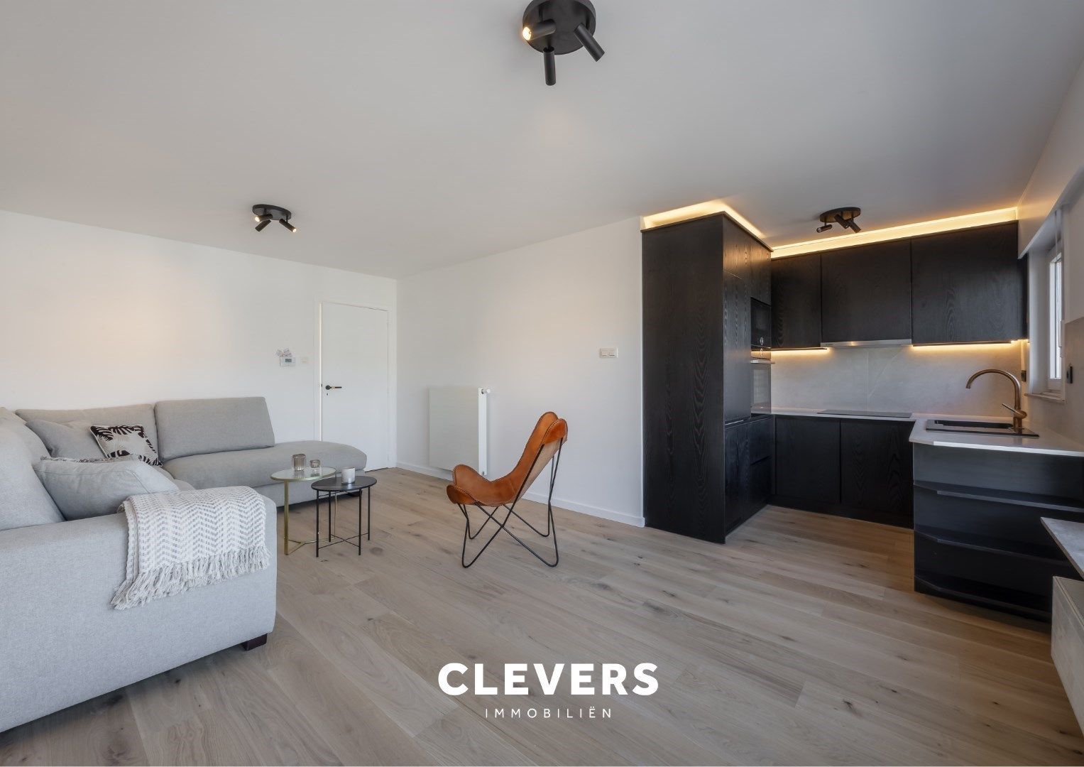 Prachtig ingericht en 100% vernieuwd appartement met 2 slpks foto 5