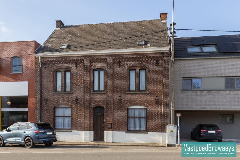 Hoofdfoto van de publicatie: Te renoveren woning met tuin