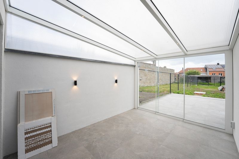 Rumbeke-'t Sterrebos. TWEEGEVEL-VILLA met hoogstaande afwerking, verfijnd interieur en ruime leefruimte. 3 slaapkamers en 2 badkamers. Exclusief mooi aanbod / uistekende ligging ! foto 7