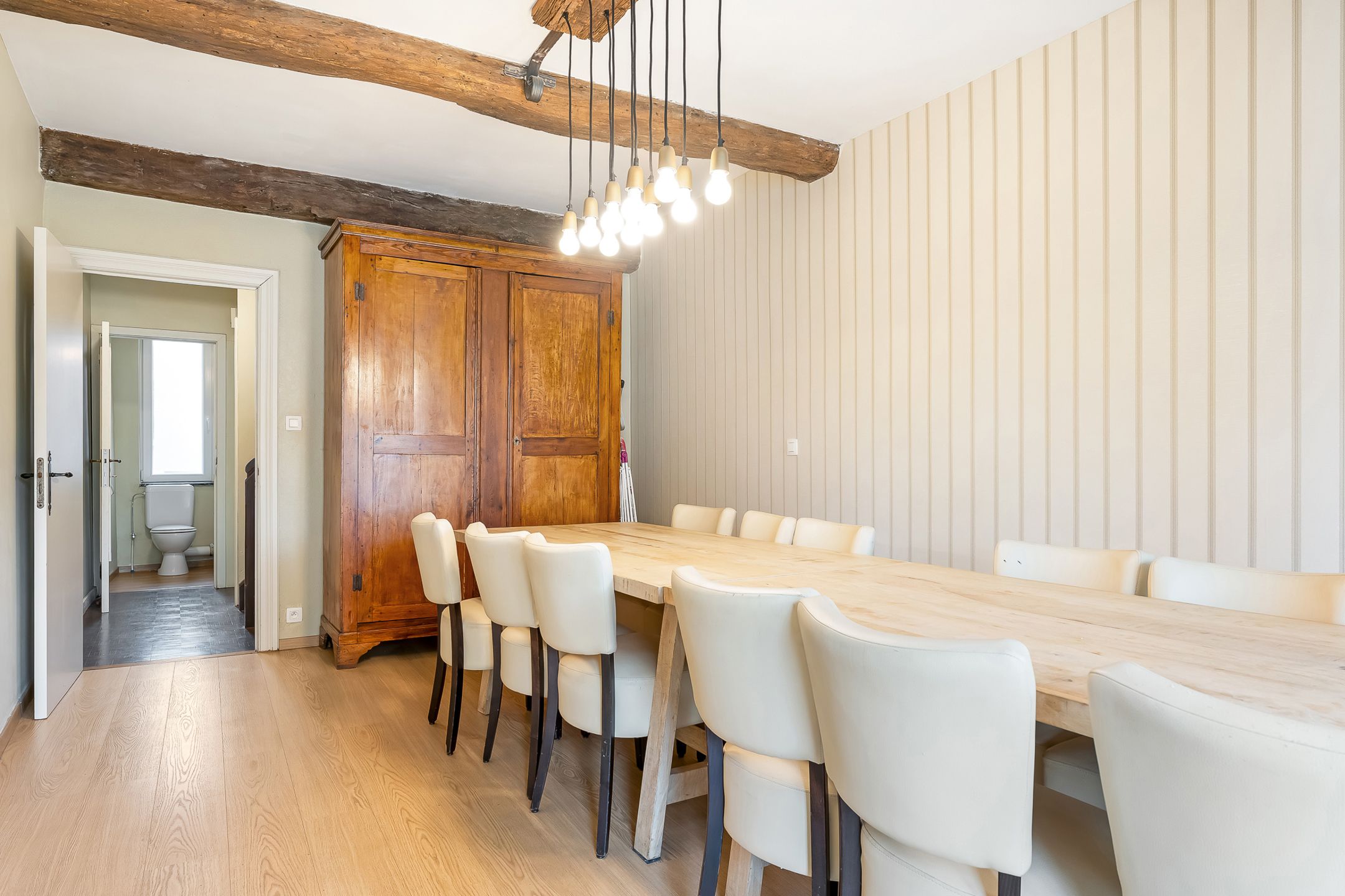 Karaktervol handelspand met gerenommeerd ijssalon en B&B foto 26