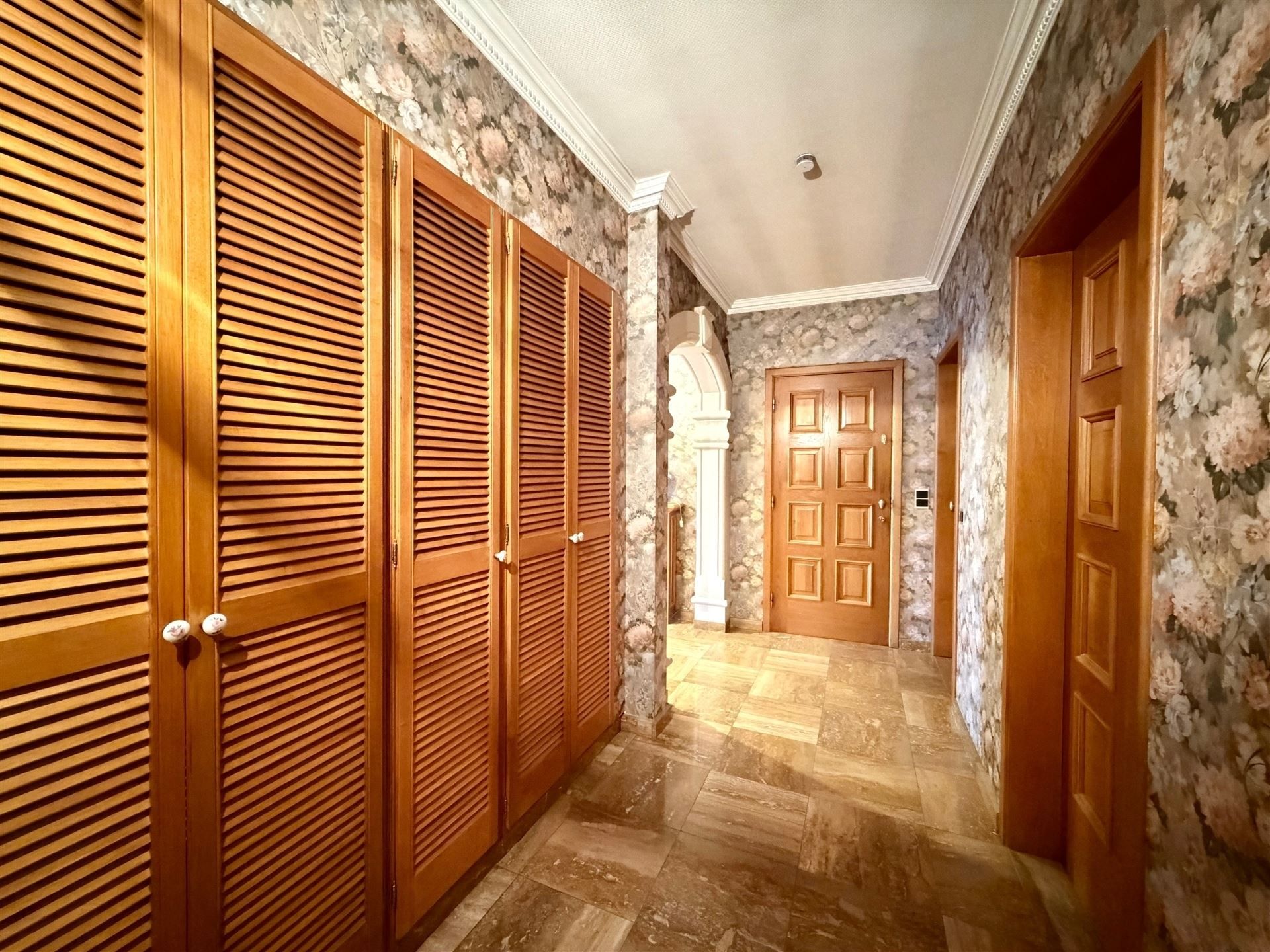 Zeer ruime villa (483 m²) op 16a48ca in Dilsen-Stokkem, goed onderhouden en vol potentieel om te transformeren tot uw hedendaagse droomwoning. foto 16