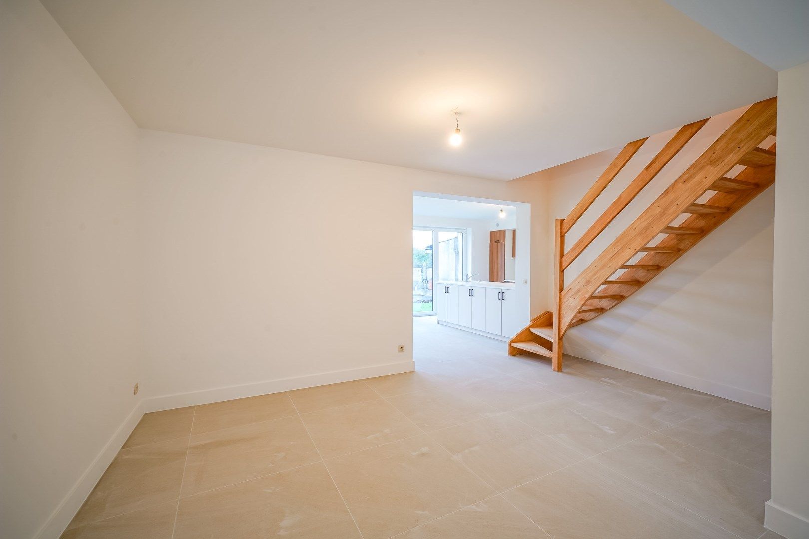 Totaal gerenoveerde woning te Huur in Zandvoorde met 3 slaapkamers en tuintje foto 9