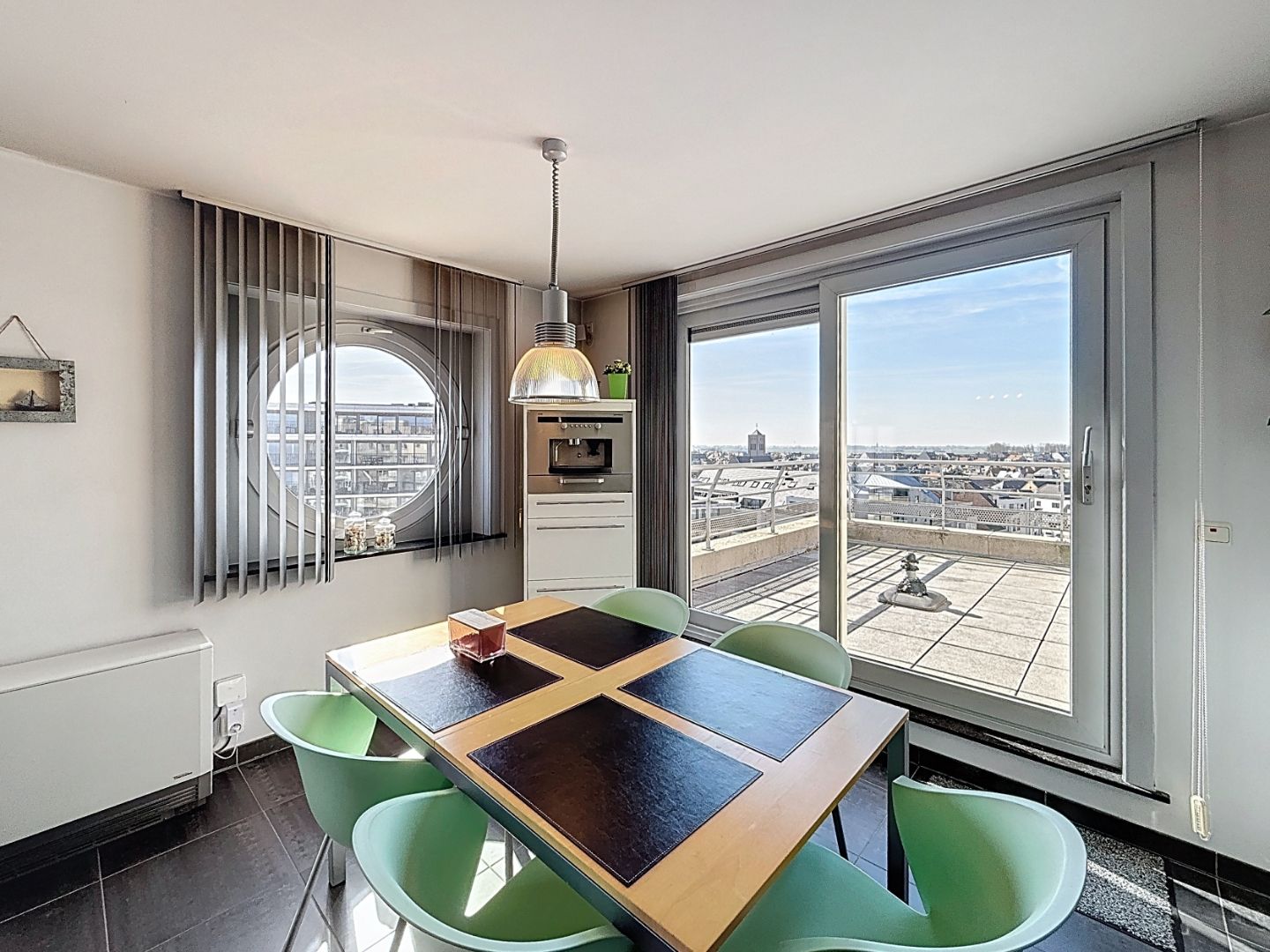 Dakappartement met twee zeer ruime terrassen op toplocatie te Oostende foto 2