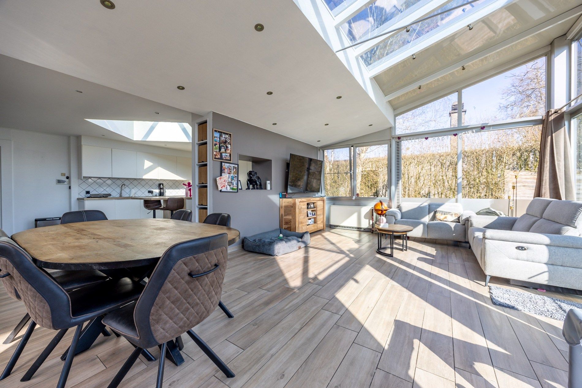 Hoofdfoto van de publicatie: GOED GELEGEN MAGAZIJN MET SHOWROOM