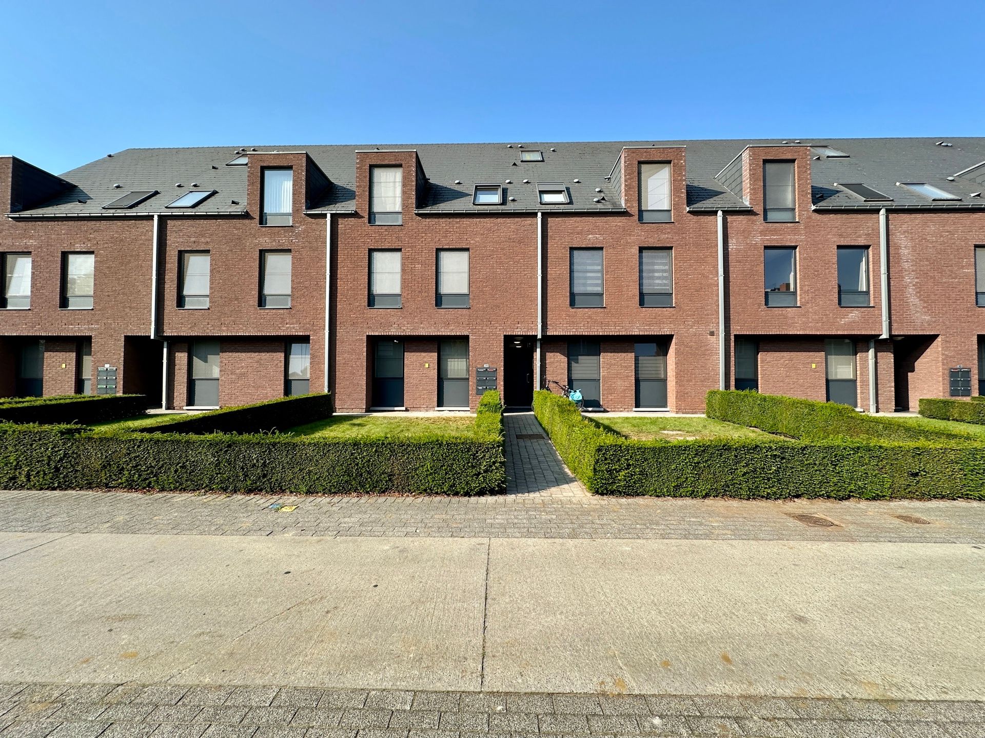 Vernieuwd gelijkvloers appartement met 2 slpk foto 1