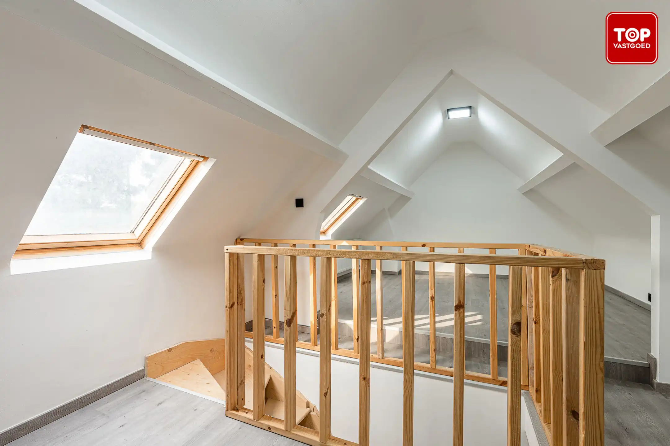 Gerenoveerde open bebouwing met 5 slaapkamers en tuin foto 18