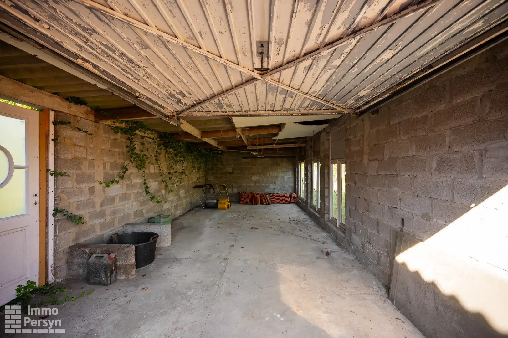 Woning met loods op een commerciële ligging foto 30