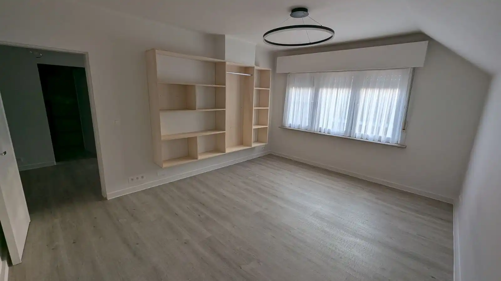 Ruime gerenoveerde woning met 3 slpks, gelegen op wandelafstand van het centrum !  foto 8