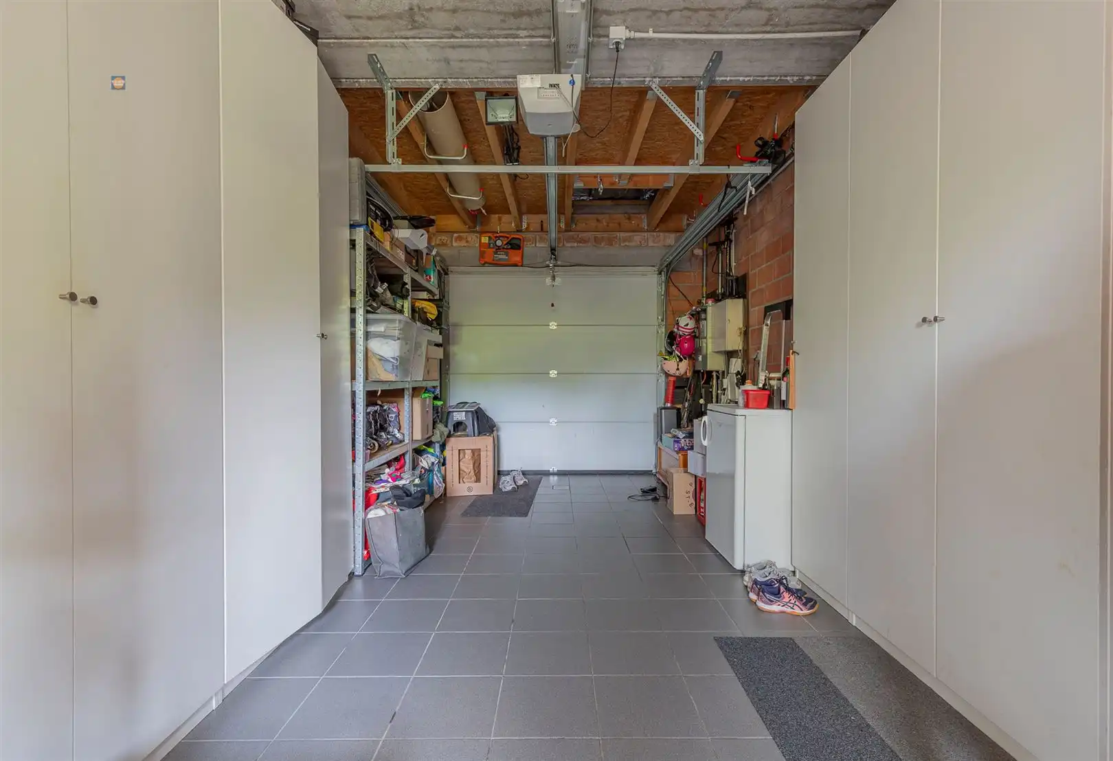 Open bebouwing met 3 slpk en grote tuin in rustige wijk foto 13