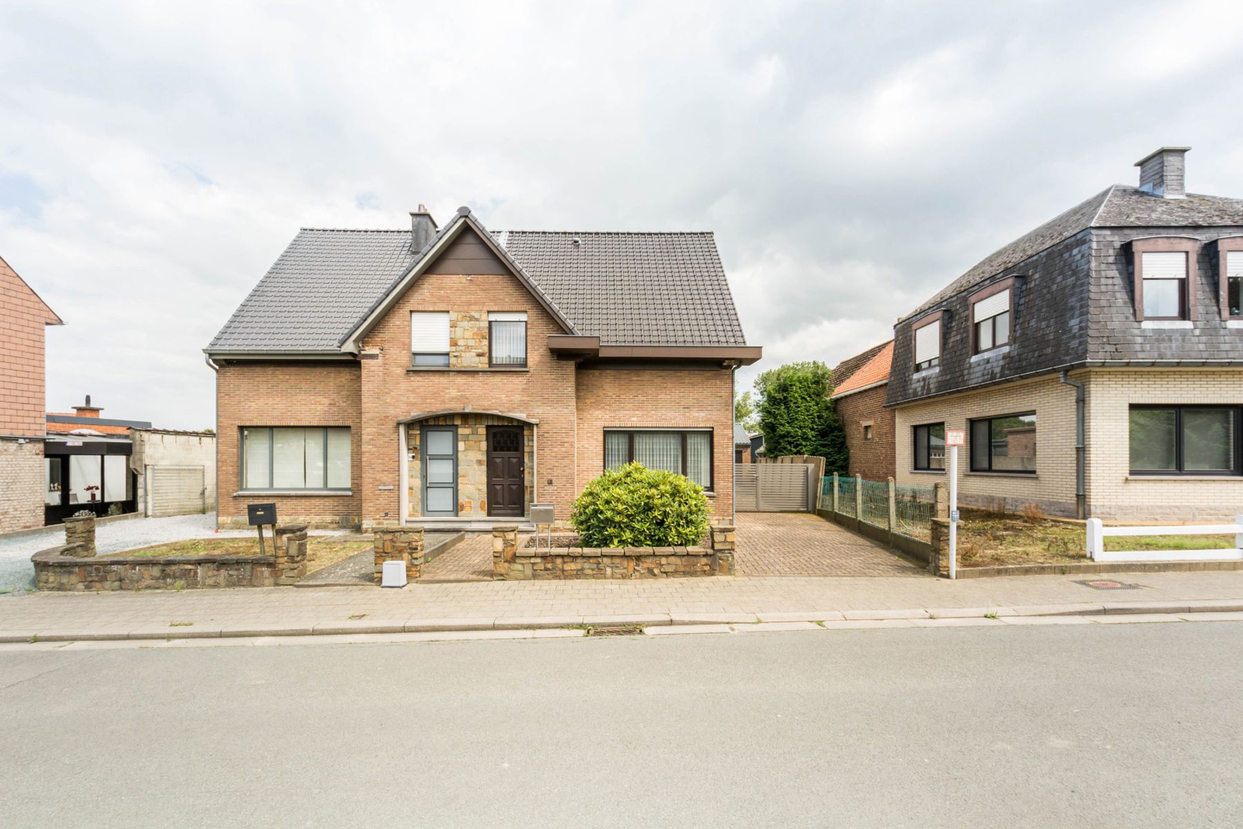 Verzorgde, instapklare woning HOB met grote tuin en garage foto 2