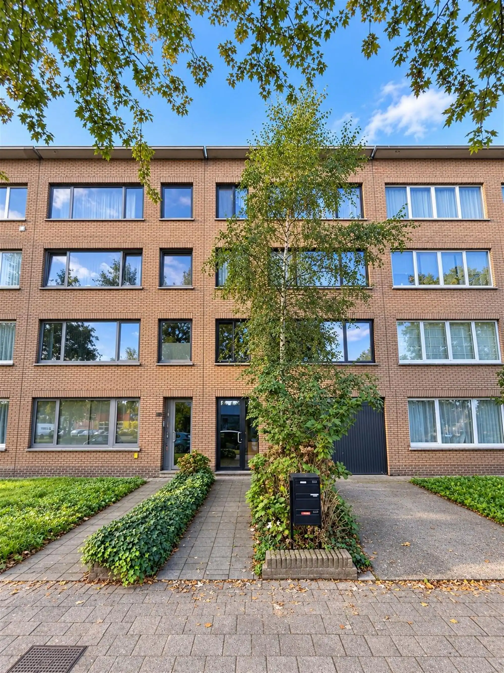 Instapklaar 2-slaapkamer appartement met terras en garage foto {{pictureIndex}}