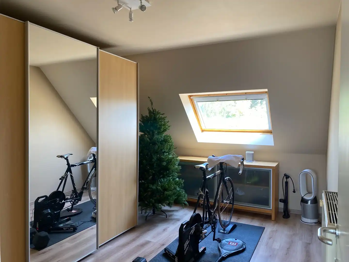 Instapklare, drempelloze gezinswoning met 4 slaapkamers, 2 badkamers en prachtige tuin foto 10