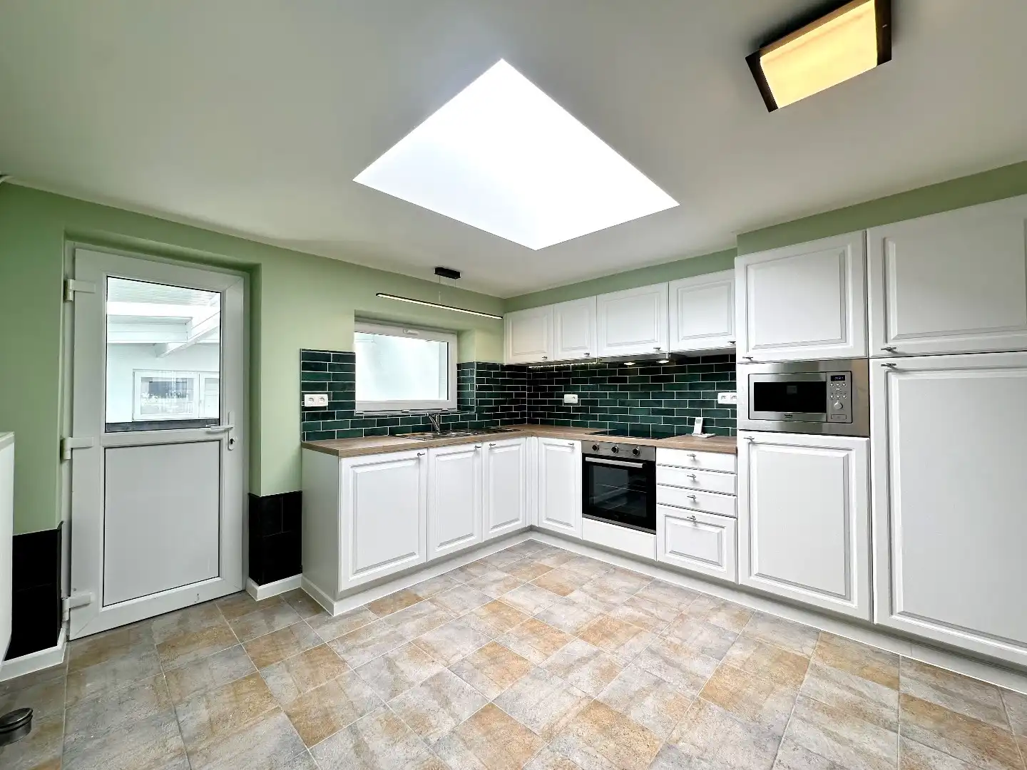 Ruime en gerenoveerde gezinswoning met 3 slaapkamers en veel comfort foto 6