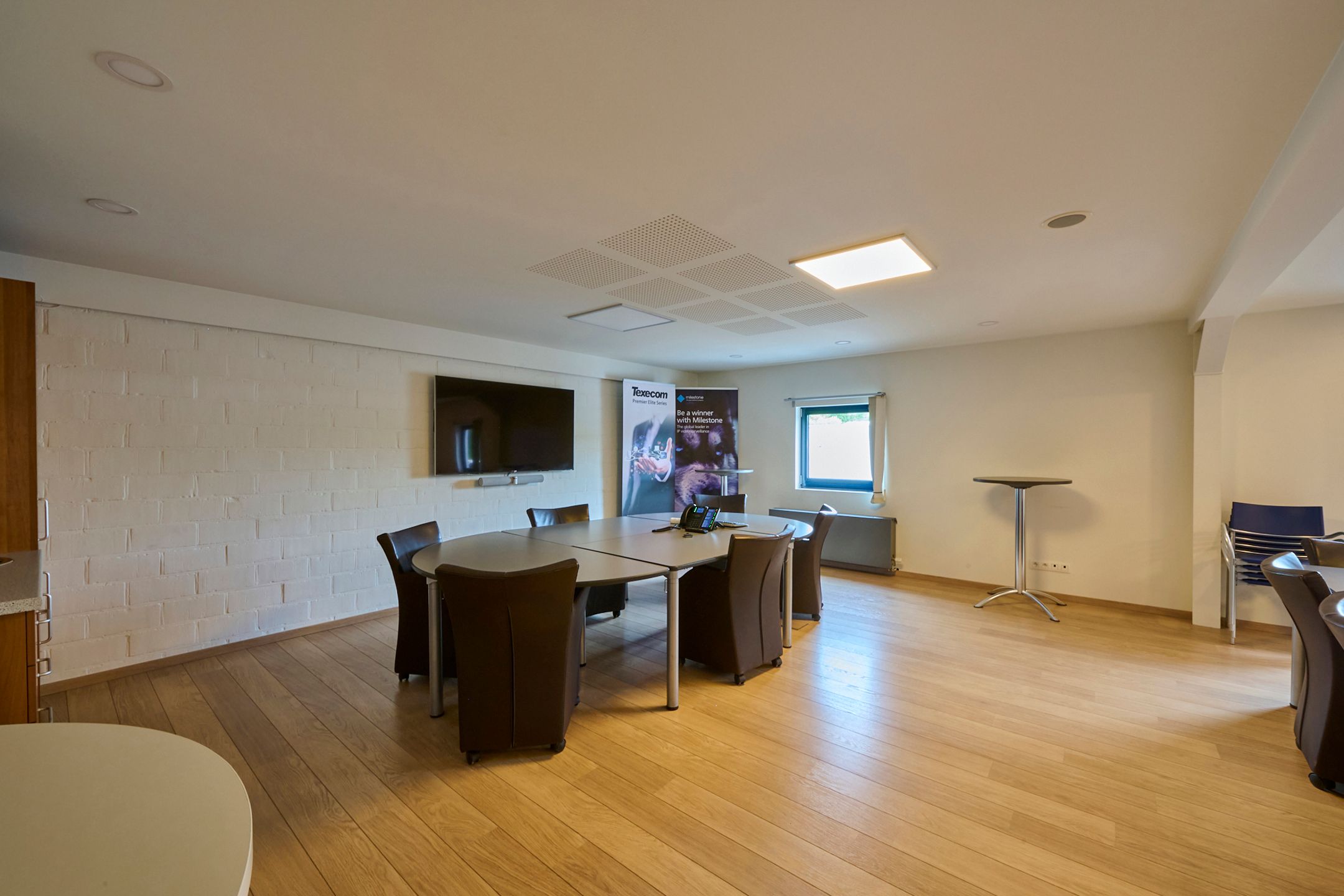 MULTIFUNCTIONEEL GEBOUW OP MOOIE ZICHTLOCATIE foto 14