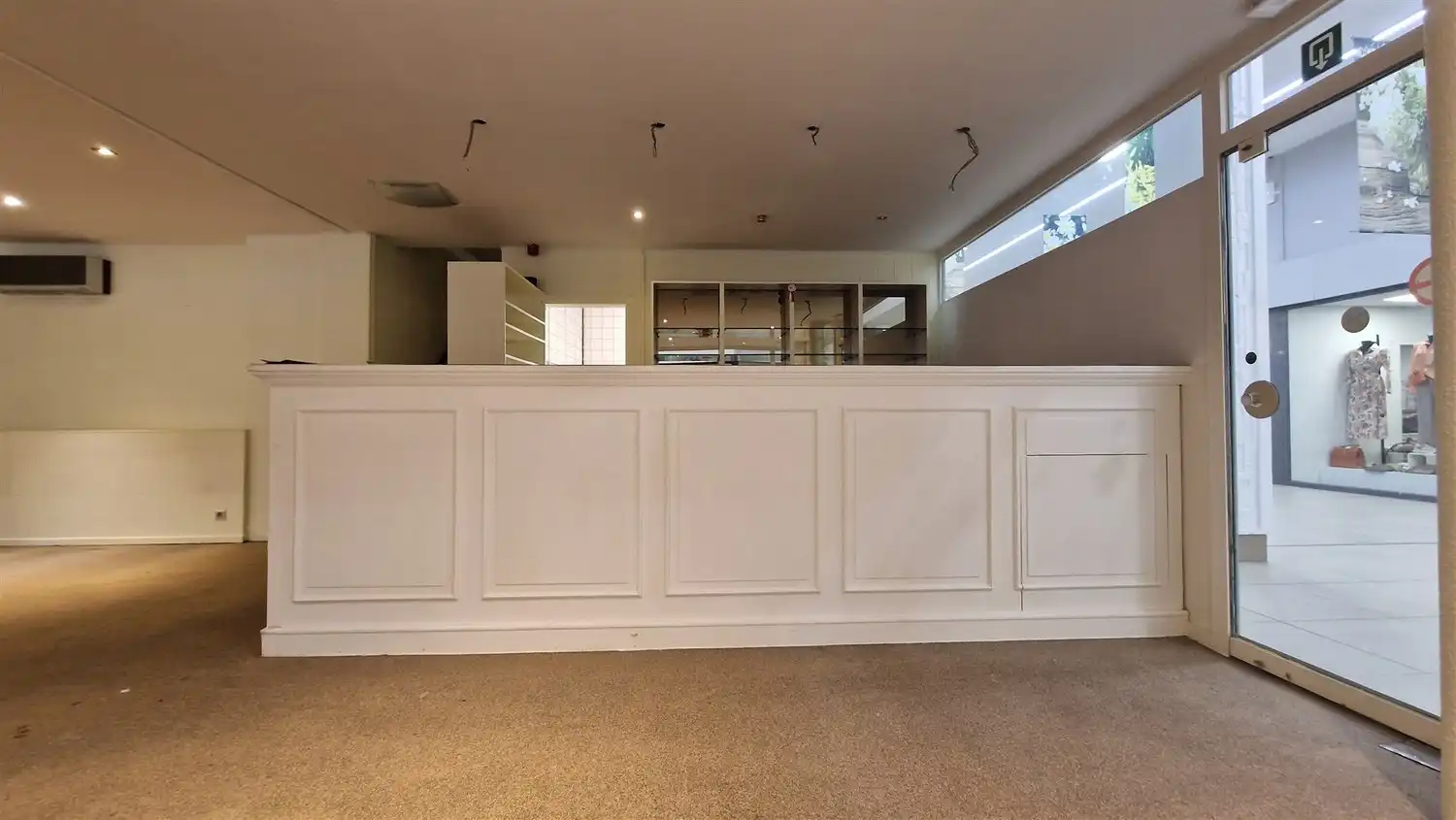 Handelspand met 2 verdiepingen in Shopping 3 in Genk-Centrum! foto 5