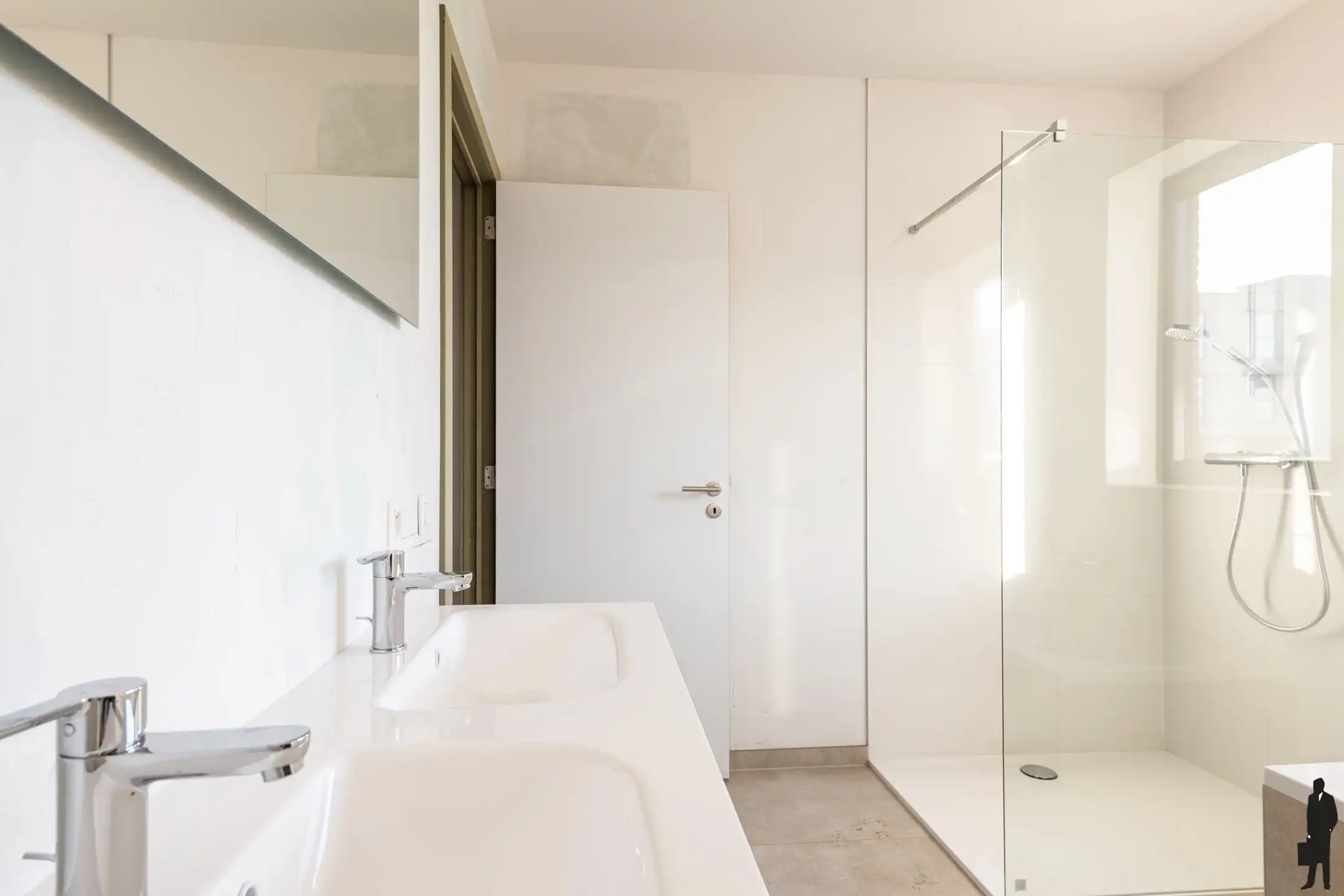 Halfopen woning met 3 slpks, parking en tuin met bijgebouw foto 12