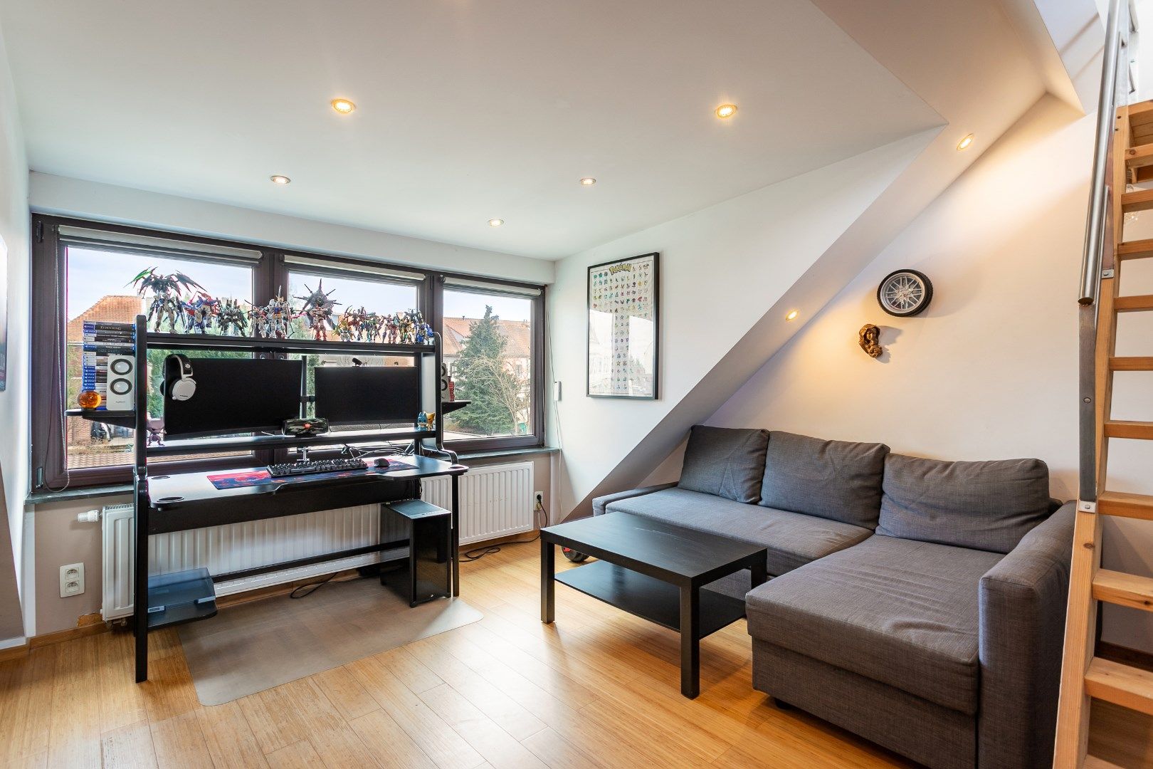 Volledig gerenoveerde woning met 3 slaapkamers, bureau en tuin foto 15
