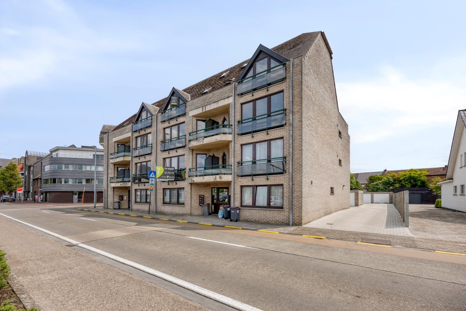 Goed onderhouden appartement met 2 slpks en garage in het centrum van Mol ! foto {{pictureIndex}}