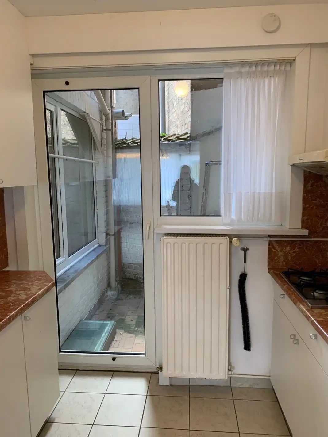 Gemeubeld appartement op het gelijkvloers - 1 slaapkamer en koertje foto 7