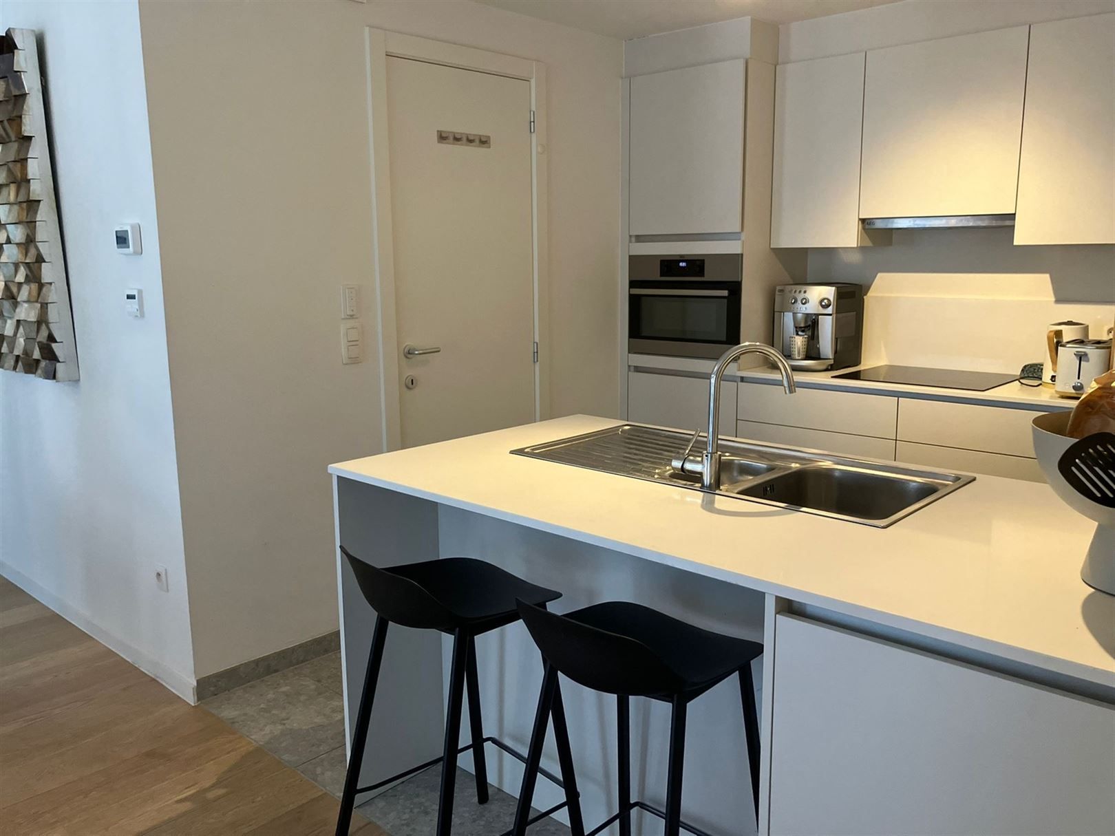 Luxe gemeubeld 2slaapkamerappatement met terras & parking! foto 6