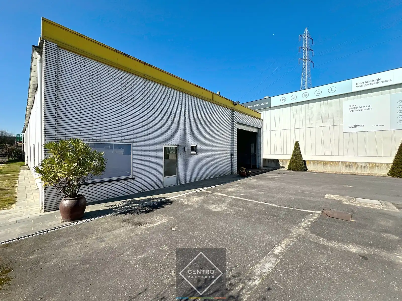 Commercieel gebouw (460m²) met verhard buitenterrein (heden AUTOWERKPLAATS) met uitbreidingsmogelijkheden en VEEL PASSAGE ! foto 7