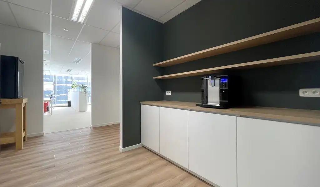 Vernieuwde kantoren te huur in Ahlers Building te Antwerpen foto 17