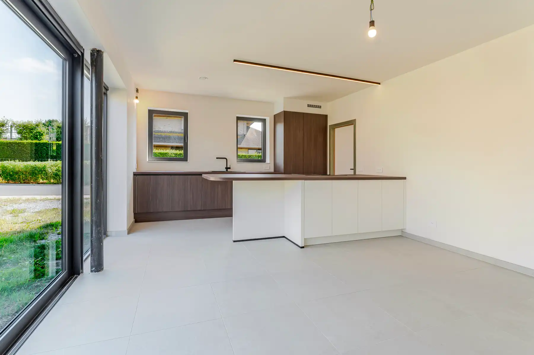 Moderne, halfopen woning foto 5