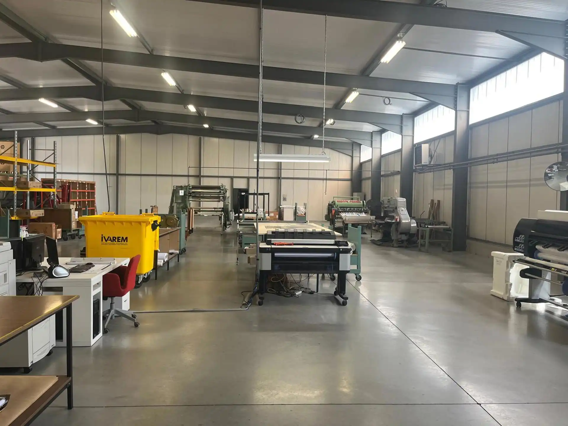 Lier: Magazijn 1.050m² met loskade en kantoor foto 4