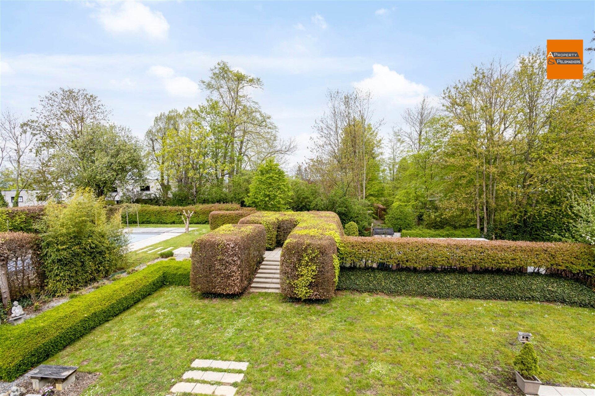 Commercieel gebouw voor verschillende bestemmingen en deel woning foto 24