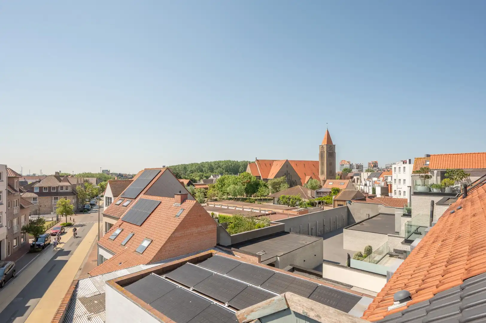 Appartementsgebouw met handelspand, appartementen en vergunde verbouwingsmogelijkheden in Duinbergen foto 4